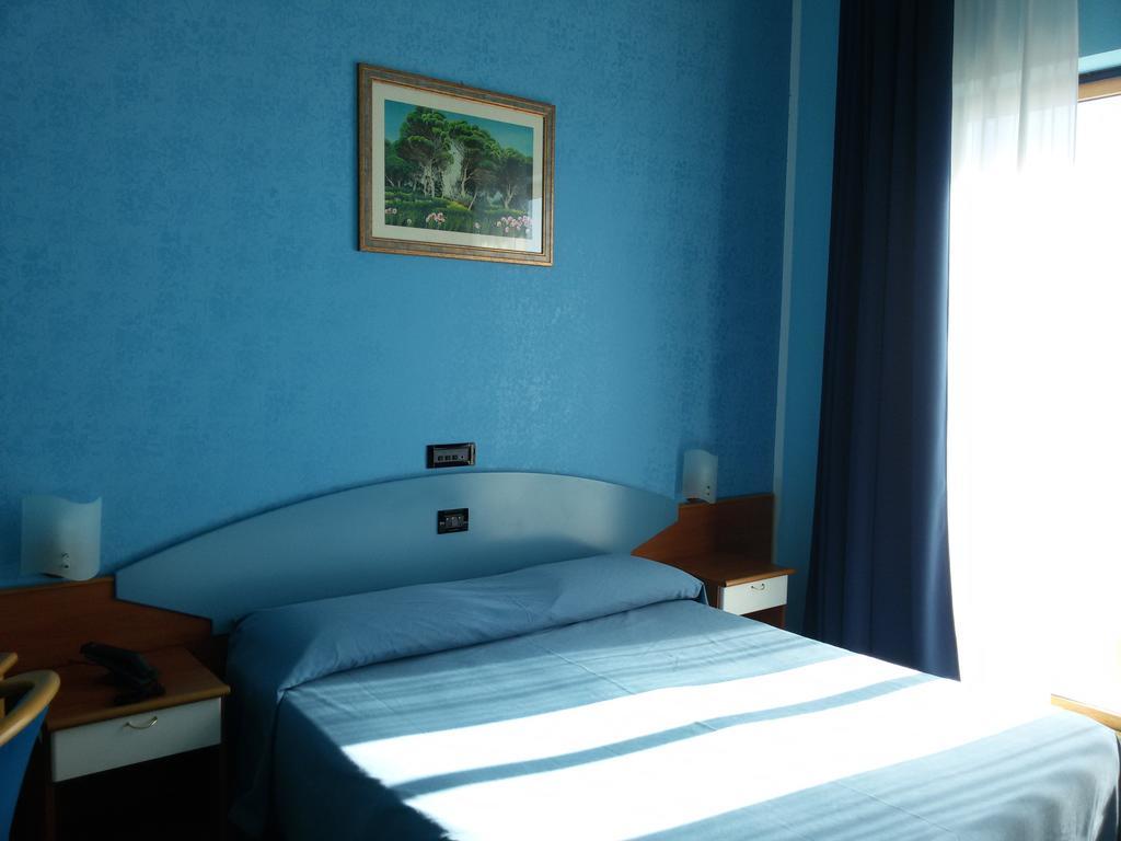 Hotel Ristorante Miramare Marina di Gioiosa Ionica Værelse billede