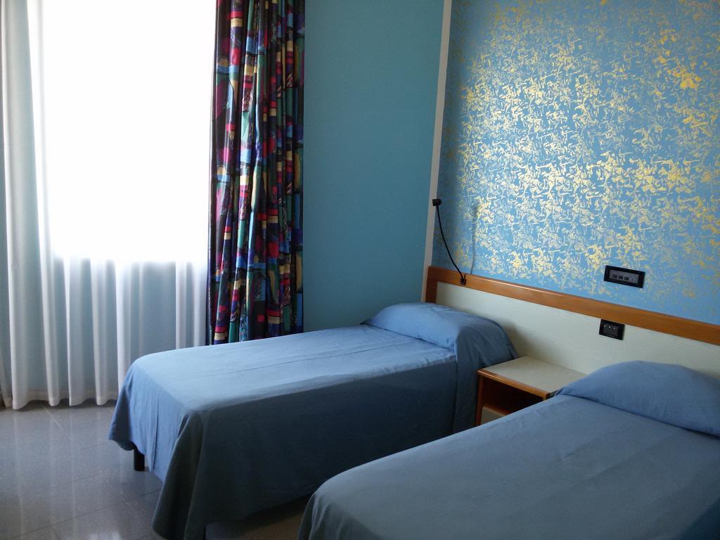 Hotel Ristorante Miramare Marina di Gioiosa Ionica Værelse billede