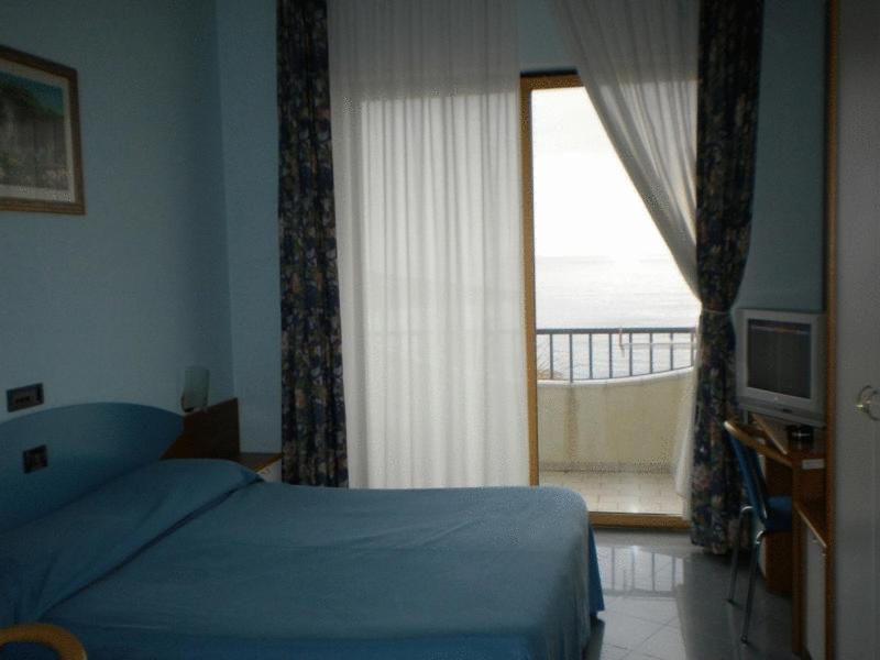 Hotel Ristorante Miramare Marina di Gioiosa Ionica Eksteriør billede